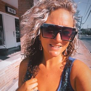 Meet your Posher, VKG Resale & Thrift.